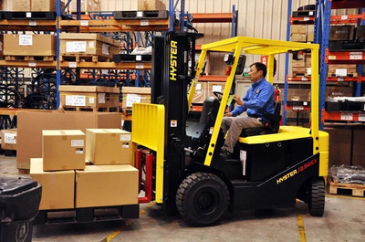 如何在汽车巨头仓库中打造最低成本的叉车物流配送解决方案