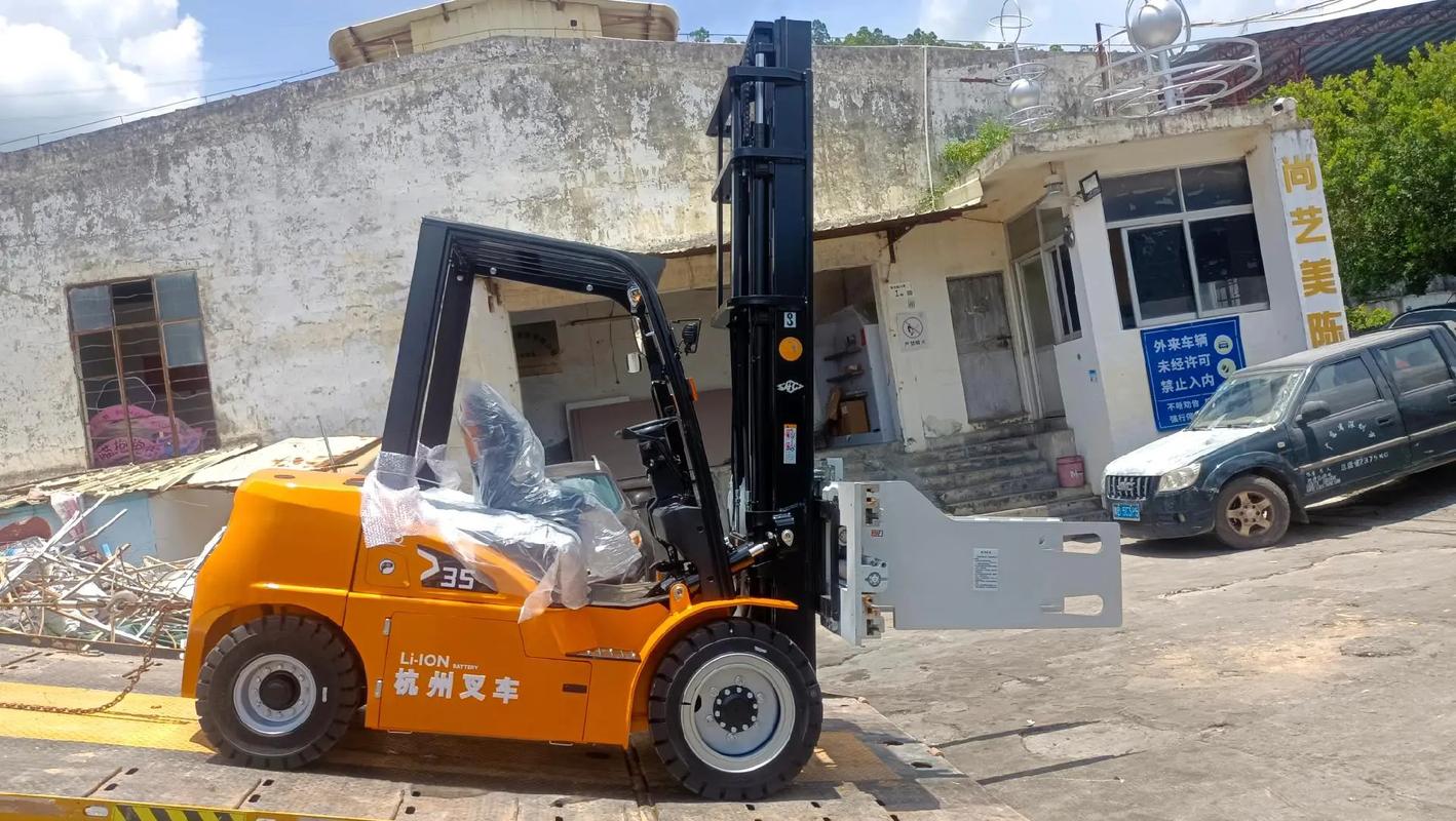 选择叉车租赁 专业服务让运营更高效
